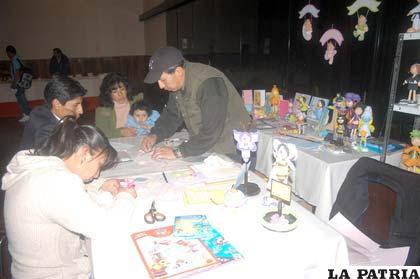 Masiva concurrencia al Primer Encuentro de Arte Decorativo inaugurado en el Club Oruro