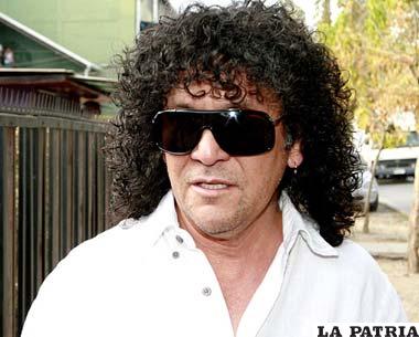 Roberto Márquez es uno de los músicos que se encuentran en toma en la Unicef, en apoyo a los estudiantes