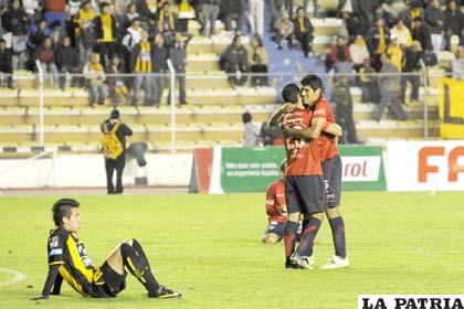 Celebración de los jugadores de Wilstermann que dejaron a Strongest en el camino