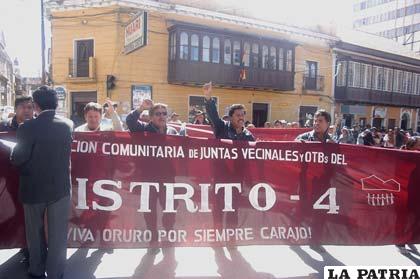 Masiva movilización de vecinos de la zona sud de la ciudad piden se priorice obras y desarrollo de Oruro