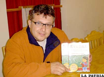 El autor del libro “Evadas”, Alfredo Rodríguez Peña, pone a consideración de los orureños la segunda edición de su obra