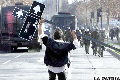 En Santiago, los estudiantes chilenos intensifican su protesta