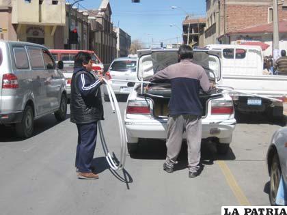 El mal estacionamiento origina congestionamiento