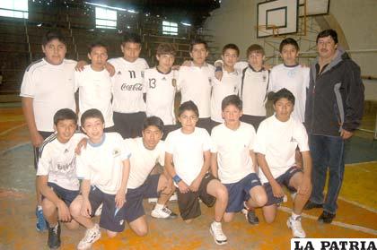 Integrantes de la selección orureña de básquet U-14