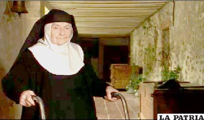 Sor Teresita, es a sus 103 años la monja de clausura que más tiempo lleva en un convento del mundo, fue recibida por el Papa con motivo de la Jornada Mundial de la Juventud (JMJ) de Madrid