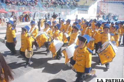 Los niños del Kínder Óscar Alfaro, mostraron sus habilidades con los instrumentos musicales