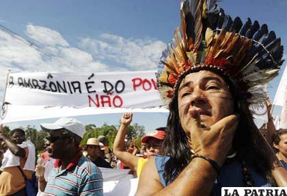 Brasileños protestaron por la construcción de la hidroeléctrica Belo Monte