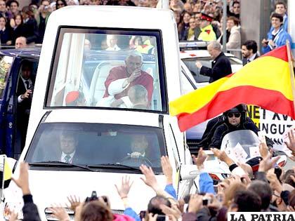 El Papa Benedicto XVI concluyó su visita a España donde se encontró con la juventud