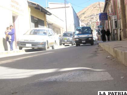Las calles del centro de la ciudad requieren de urgente mantenimiento