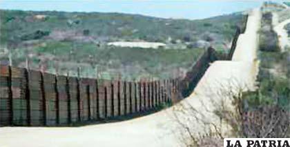 Muro en la frontera de Arizona