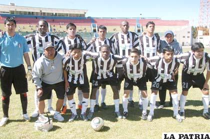 El plantel de Oruro Royal aún no conoce el sabor de la victoria, sus dirigentes esperan mejor producción de los futbolistas
