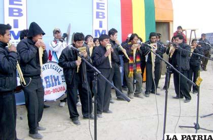 Estudiantes de la EBIM interpretaron temas musicales en el acto de inauguración de su futura escuela