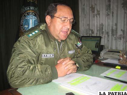 El director de la Felcc, Cnl. Héctor Ríos Montaño informa del caso presentado en las últimas horas