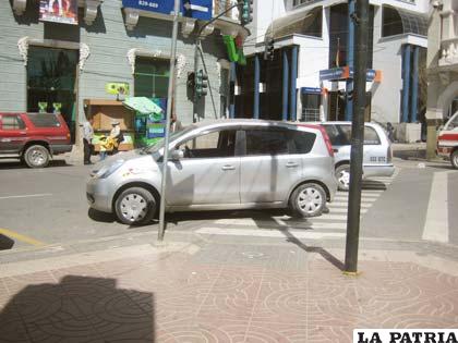 El motorizado fue dejado estacionado con la ventanilla abierta