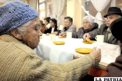 Empadronan a ancianos para facilitar pago de Renta Dignidad