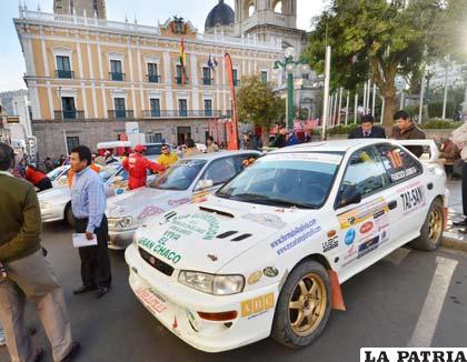 Los coches arribaron a la Plaza Murillo en La Paz