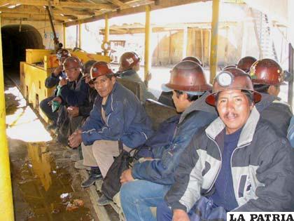 Los mineros listos para ingresar a “los profundos socavones”
