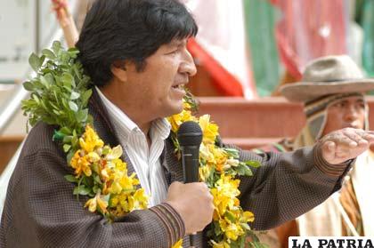 El presidente del Estado, Evo Morales, exhorta a productores de quinua industrializar el producto