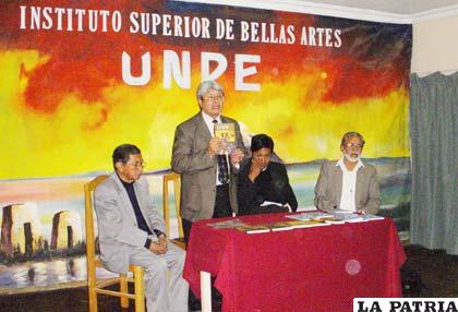 Poetas y escritores presentaron anuario de la UNPE