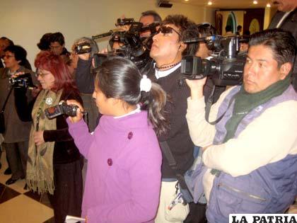 Periodistas serán sometidos a “sui generis” proceso para cubrir la sesión de honor de este 6 de agosto