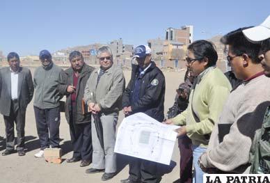Los responsables de la obra muestran el proyecto y se dice que la entregarán en 45 días