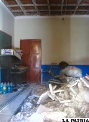 El cielo raso se cayó en la sala de computación del Ignacio León