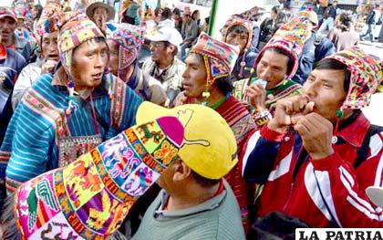 Una vez más los originarios del Norte de Potosí ponen en vilo al gobierno