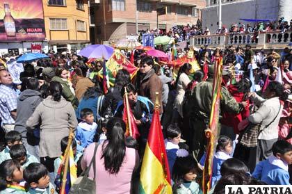 Padres de familia impidieron el normal desarrollo del desfile cívico