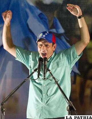 El candidato opositor Henrique Capriles con la gorra que se encuentra en mira del Consejo Electoral Nacional de Venezuela /heraldo.es