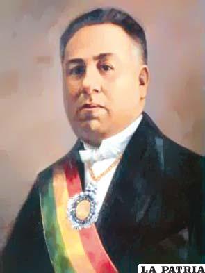 30. FELIPE SEGUNDO GUZMÁN 
Nació el 27 de enero de 1879 en La Paz y murió el 16 de junio de 1932, en la misma.
Llegó a ser Presidente interino designado por el Congreso el 3 de septiembre de 1925 y transmitió el mando el 10 de enero de 1926.
Durante su gobierno se dedicó a tratar de solucionar los problemas en el área de educación: fundó el Lloyd Aéreo Boliviano (LAB); convocó a elecciones generales tras la anulación del proceso electoral de 1925, fue uno de los impulsores para la creación de escuelas y normales para mejorar la calidad de cultura y perfeccionamiento de los maestros, ocupándose de la castellanización de aymaras y quechuas.