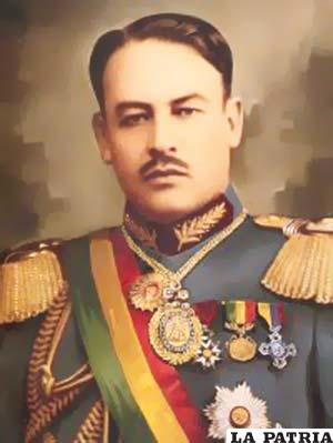 32. CARLOS BLANCO GALINDO
Nació en Cochabamba el 12 de marzo de 1882 y murió en la misma ciudad el 2 de octubre de 1943.
Su gestión presidencial de facto inició el 28 de junio de 1930 y concluyó el 5 de marzo de 1931.
Convocó a un plebiscito y reestructuró la Constitución a través de las modificaciones, convocó a nuevas elecciones y llevó adelante la reforma universitaria que condujo a la conquista de la autonomía.
Entregó el mando al ganador de las elecciones de 1931 y se dedicó a escribir libros como la Historia Militar de Boliviay Cartas del Mariscal Sucre al general Galindo.