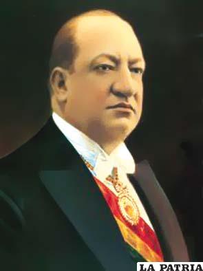 34. JOSÉ LUIS TEJADA SORZANO
Nació el 12 de enero de 1882 en La Paz y murió en Arica, Chile, el 4 de octubre de 1938. 
Tomó posesión del cargo el 1 de diciembre de 1934, por sucesión directa, al ser vicepresidente de la Nación hasta el 16 de mayo de 1936, al ser derrocado.
Durante su gobierno continuó la guerra del Chaco en busca de gloria, más prestigio político y estabilidad total para su régimen; firmó la paz el 12 de junio de 1935; dispuso la concentración de oro físico y en monedas en el Banco Central; enjuició a la empresa Standard Oil & Co. por vender clandestinamente petróleo a la Argentina que provocó la inflación y devaluación de la moneda boliviana al cambio de la libra esterlina.