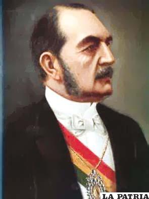 22. ANICETO ARCE RUIZ 
Nació el 17 de abril de 1824 en Tarija y perdió la vida el 14 de agosto de 1906 en su finca Tirispaya, en cercanías de la ciudad de Sucre.
Fue presidente desde el 15 de agosto 1888 de forma constitucional y trasmitió el mando el 11 de agosto 1892.
En su gobierno se construyó el primer ferrocarril en 1892 uniendo Oruro-Uyuni hasta la frontera con Chile, es decir hasta Antofagasta; se abrió el camino carretero Cochabamba-Sucre; se crearon los bancos Hipotecario Nacional y de Crédito Hipotecario de Bolivia y se promulgó la primera Ley de Bancos, fundó el Colegio Militar. Bolivia enfrentó una invasión Paraguaya en Puerto Pacheco.