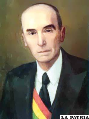 40. NÉSTOR GUILLÉN OLMOS
Nació en La Paz el 28 de enero de 1890 y murió en 1966.
Asumió el cargo tras una revuelta popular el 21 de julio de 1946, hasta el 17 de agosto de 1946, al realizar la transmisión de mando.
Fue diputado por Carangas-Oruro, entre 1924 y 1927, se desempeñó como oficial mayor de la Alcaldía paceña y fue designado como vocal de la Corte Suprema de Justicia, en 1937 fue vocal de la Corte Superior del Distrito de La Paz lo que le permitió ser parte de la Junta de Gobierno que derrocó a Gualberto Villarroel el año 1946, siendo elegido como presidente interino por 27 días, hasta que asumió como Primer Mandatario de la República, Tomás Monje, al ser designado en este cargo por los autores del levantamiento.