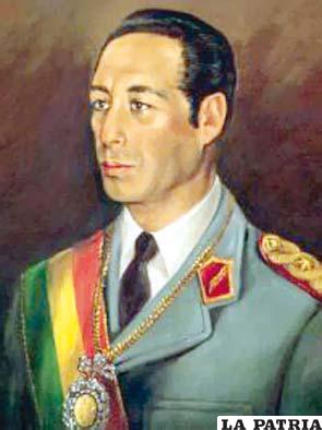 59. GUIDO VILDOSO CALDERÓN
Nació el 5 de abril de 1937 en La Paz, actualmente vive en Cochabamba.
Ascendió al cargo el 21 de julio de 1982 y gobernó hasta el 10 de octubre de 1982.
Se caracterizó por ser un modelo de corrección, decoro y desinterés, convocó al Congreso Nacional elegido el 1980 para responder al pedido del pueblo y el 5 de octubre de 1982 el Parlamento eligió a Hernán Siles Suazo que asumió el poder hasta el 6 de agosto de 1985.