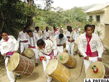 La saya afroboliviana interpretada por originarios de  Yungas