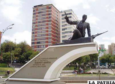 Plaza y monumento a  Eduardo Avaroa (La Paz)