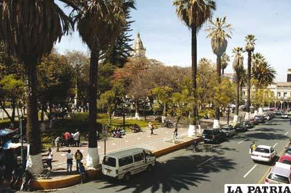 Vista panorámica de la Plaza Principal de Cochabamba 14 de septiembre