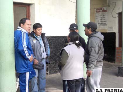 La afectada se reúne con el director de la Felcc, coronel Héctor Ríos y con el fiscal de materia, Rubén Mamani