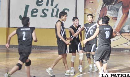 Integrantes del equipo que representa al colegio Magdalena Postel