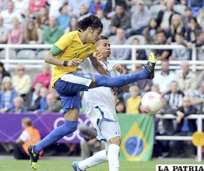 Brasil pasó más de un susto para vencer a Honduras (foto: ecuavisa.com)