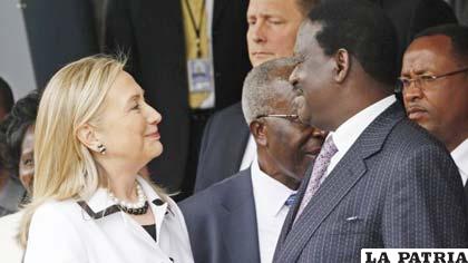 La secretaria de Estado de Estados Unidos, Hillary Clinton, arribó a Kenia donde realiza una visita oficial /noticiero Televisa