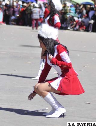 No faltaron las situaciones imprevistas en el desfile escolar