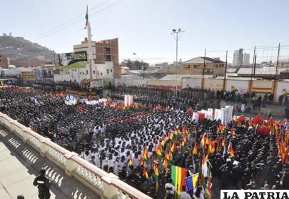 Estudiantes de 69 unidades educativas rindieron homenaje a Bolivia