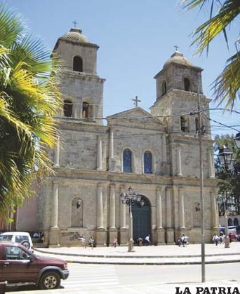 Iglesia Catedral Metropolitana, construida en 1810 por los jesuitas y declarada catedral de Tarija en 1925
