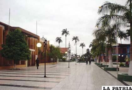 Paseo por la Plaza Principal de Cobija