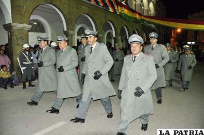 Gallardía y civismo de los jefes militares en el homenaje a la efeméride Patria
