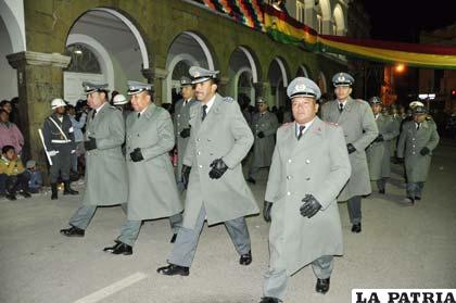 Gallardía y civismo de los jefes militares en el homenaje a la efeméride Patria