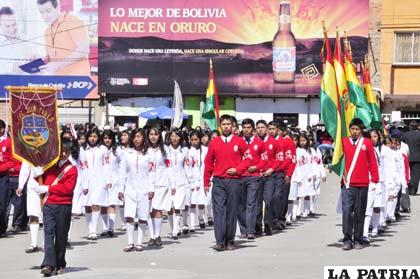 Estudiantes del Colegio Juan Pablo mostraron disciplina y civismo