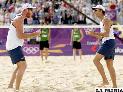 Los brasileños Emanuel y Alison hasta el momento se destacan en los Juegos.(DEPORTESUS.COM)